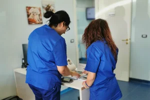 La nostra clinica veterinaria offre vari servizi per la cura ed il benessere dei tuoi amici a quattro zampe, scopri il nostro team di esperti e le nostre visite specializzate.